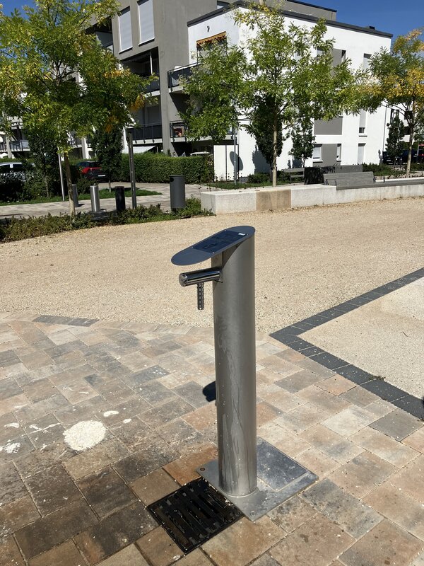 Bild vergr&ouml;&szlig;ern: Brunnen Baugé-Platz