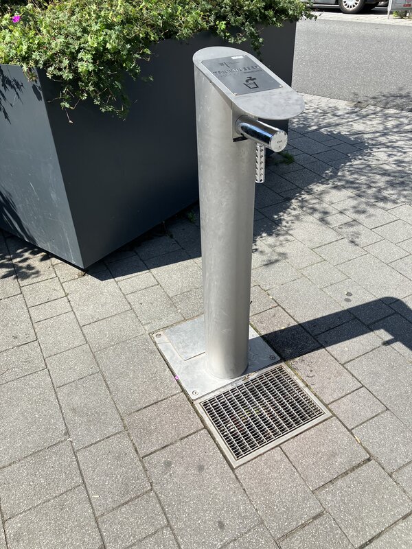 Bild vergr&ouml;&szlig;ern: Brunnen Sandhügelplatz